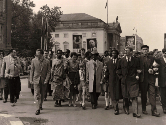 FDJ- und internationale Studierende der Hochschule Bogensee bei 1.-Mai-Demonstration