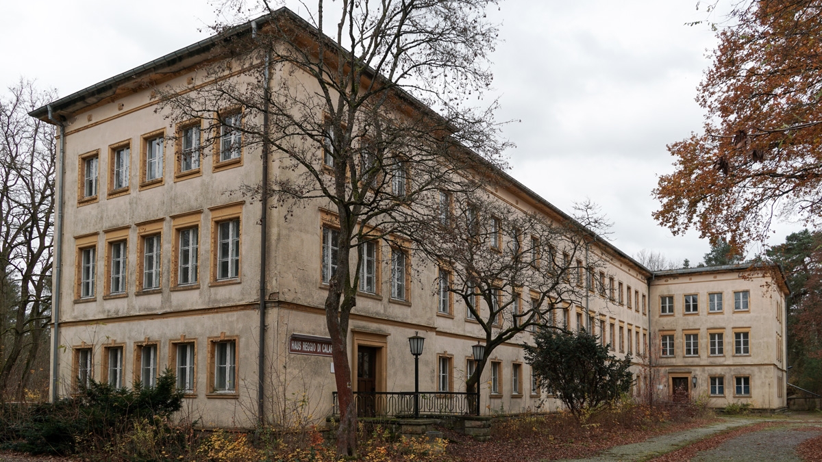 Dreistöckiges FDJ-Studentenwohnheim der Jugendhochschule Bogensee