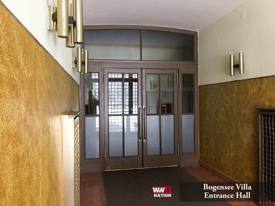 Eingangsbereich Goebbels Waldhof, marmorierte Wände, Messinglampen